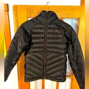North Face black puffer hoodie jacket 700 fill